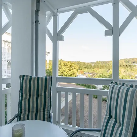 Apartment Gemuetliche Mit Balkon Und Badewanne In *